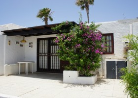 good priced  2 bedroom bungalow  5 minutes from beach